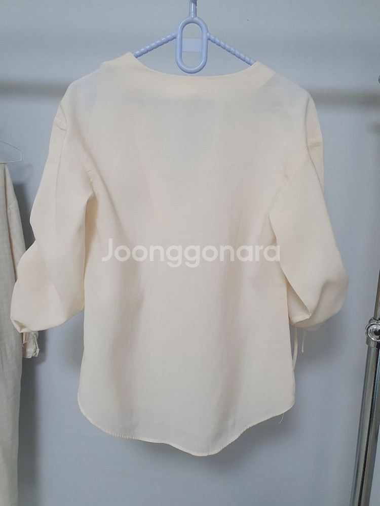 (새상품)H&M 블라우스 44~55--1