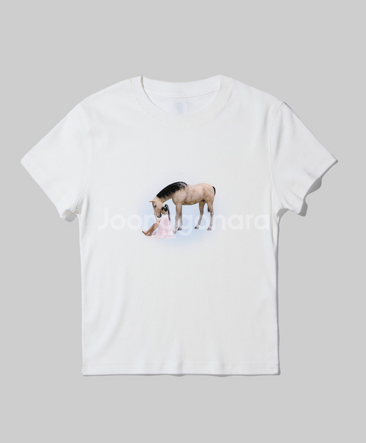 제니착용)어텐즈 attends 말 반팔 티셔츠--0