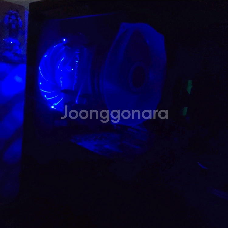 깨끗하고 조용하며 상태 좋은 i7 게임용 본체 팝니다.--2