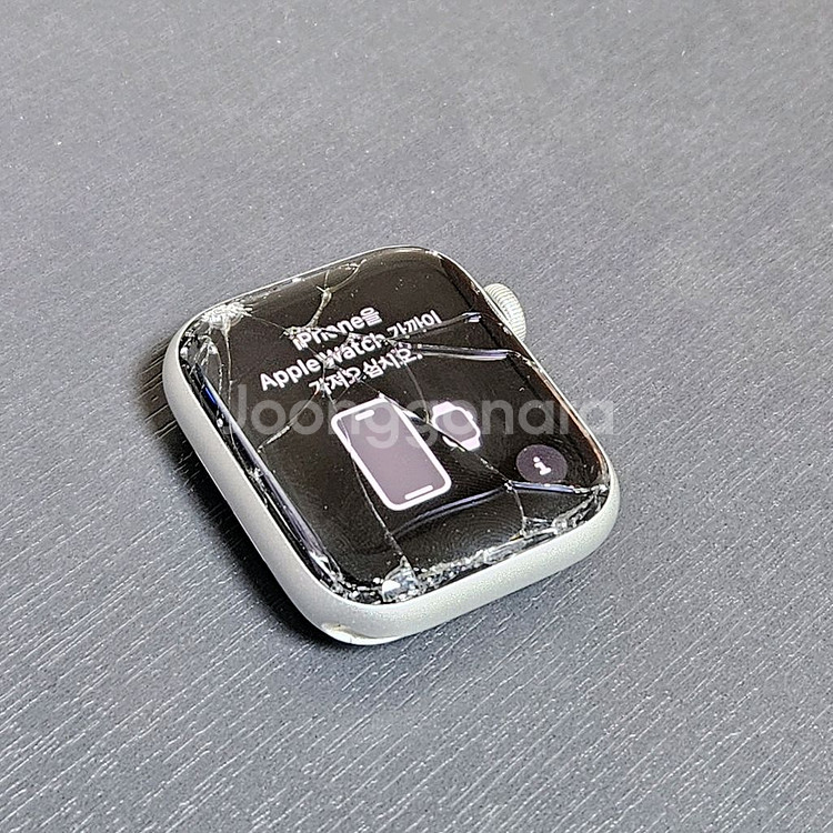 애플워치 se2 44mm 액정 파손(터치가능)--0