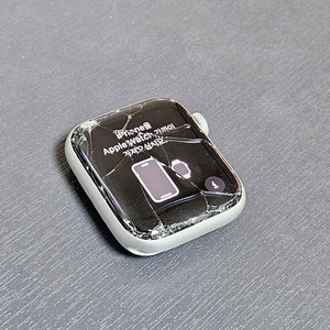 애플워치 se2 44mm 액정 파손(터치가능)