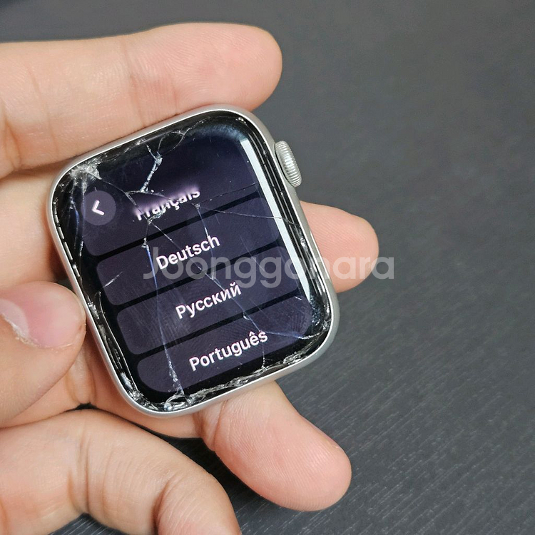 애플워치 se2 44mm 액정 파손(터치가능)--1