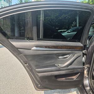 BMW F10 520D 후석 내부 도어트림 구해요