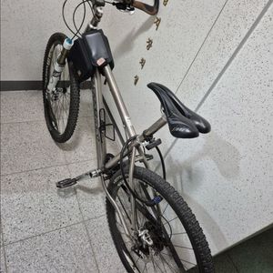 엘파마 록손 티타늄 XT 17인치 판매합니다