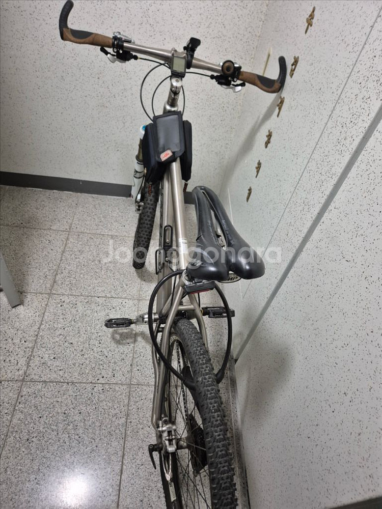 엘파마 록손 티타늄 XT 17인치 판매합니다--4