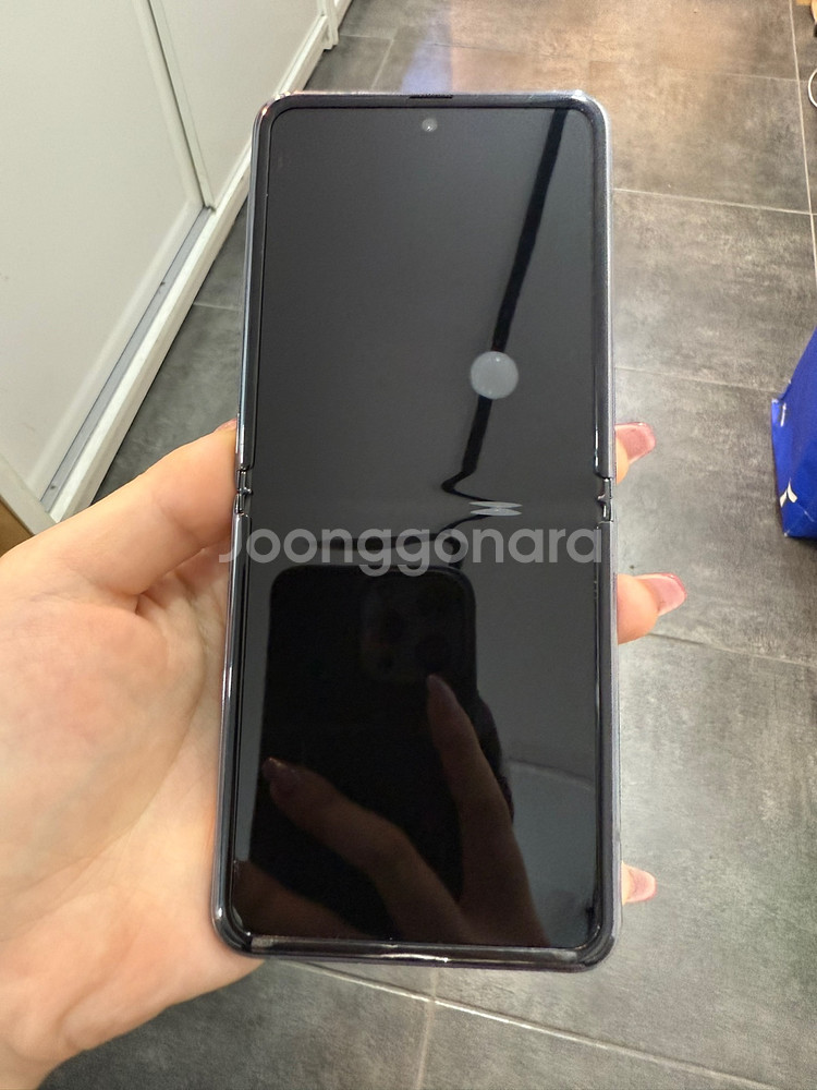 무잔상)갤럭시Z플립 5G 256GB 그레이/ Y968--5