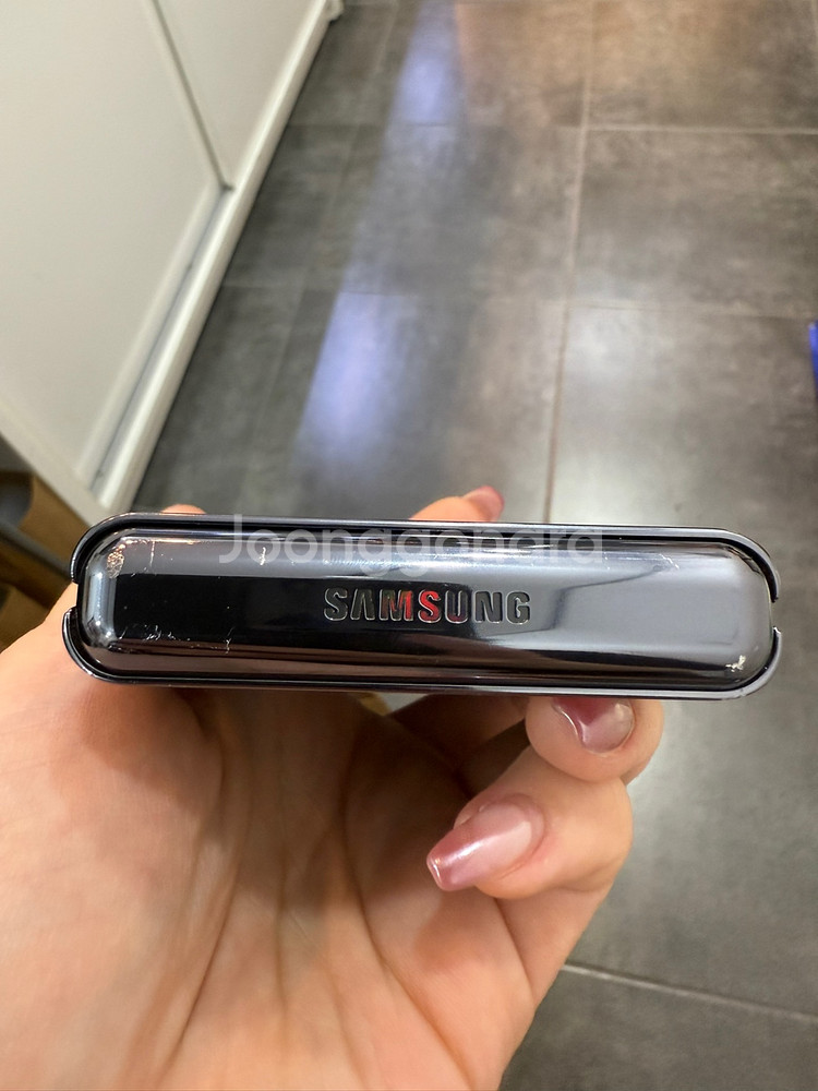 무잔상)갤럭시Z플립 5G 256GB 그레이/ Y968--0