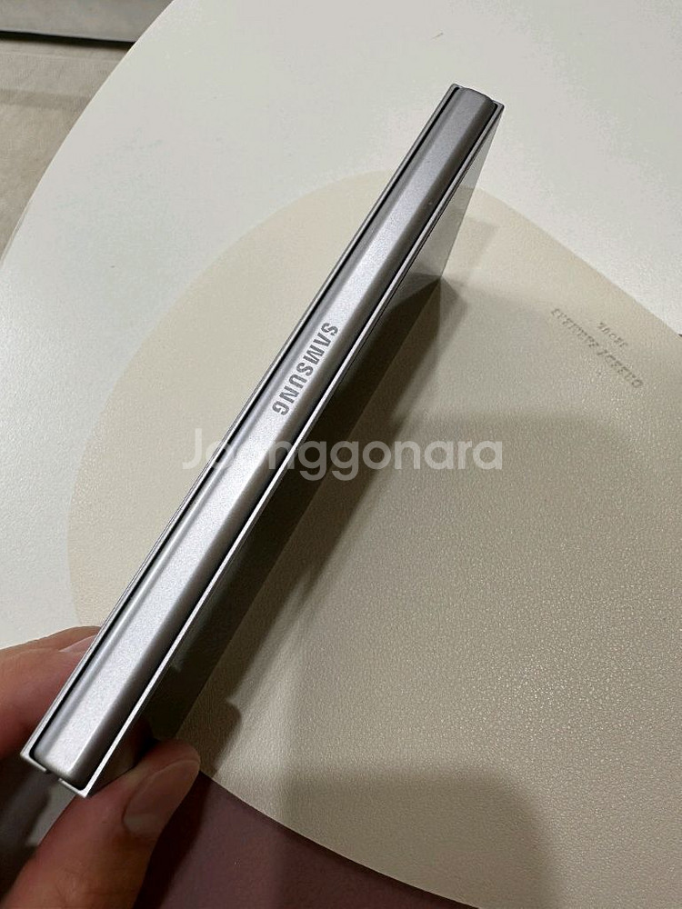 갤럭시Z폴드6 512GB 실버색상 판매합니다.--2