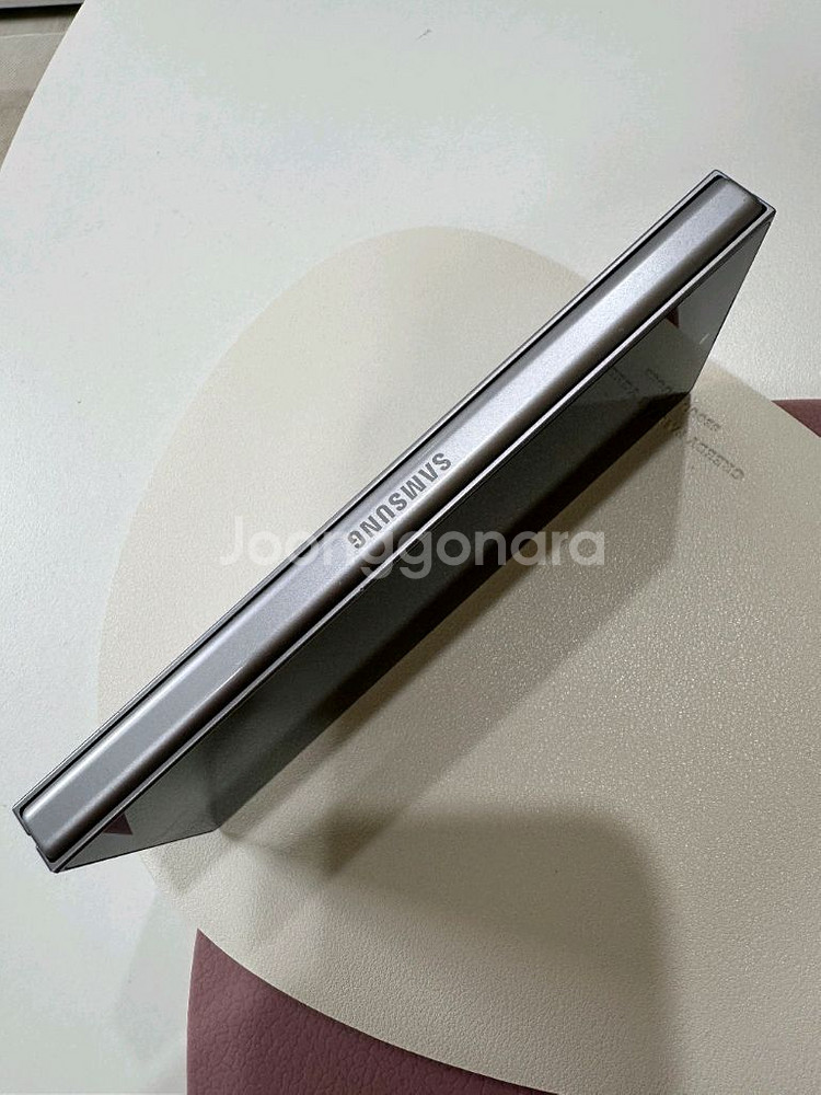 갤럭시Z폴드6 512GB 실버색상 판매합니다.--3