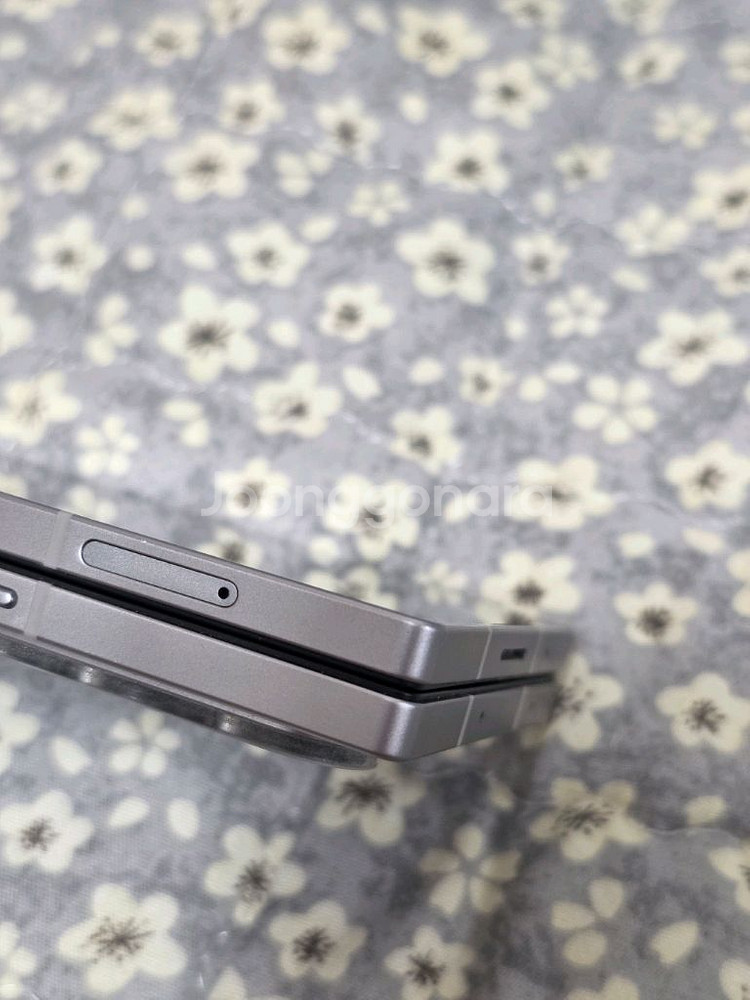 갤럭시Z폴드6 512GB 실버색상 판매합니다.--14