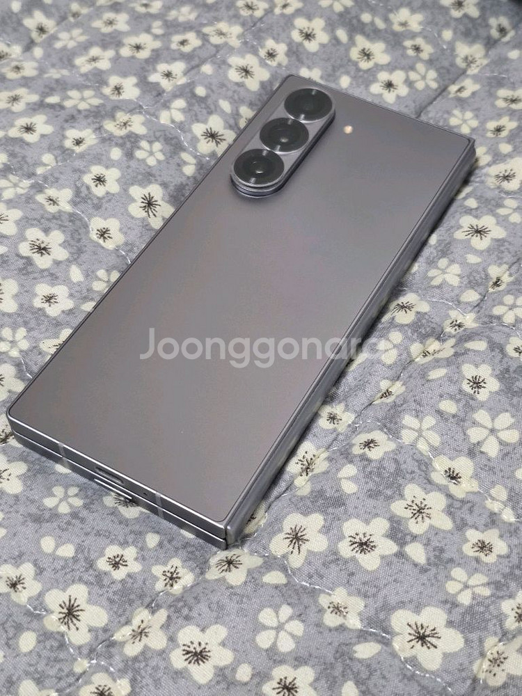 갤럭시Z폴드6 512GB 실버색상 판매합니다.--17