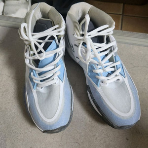 나이키 카이리 인피니티 농구화 240 사이즈 팔아요