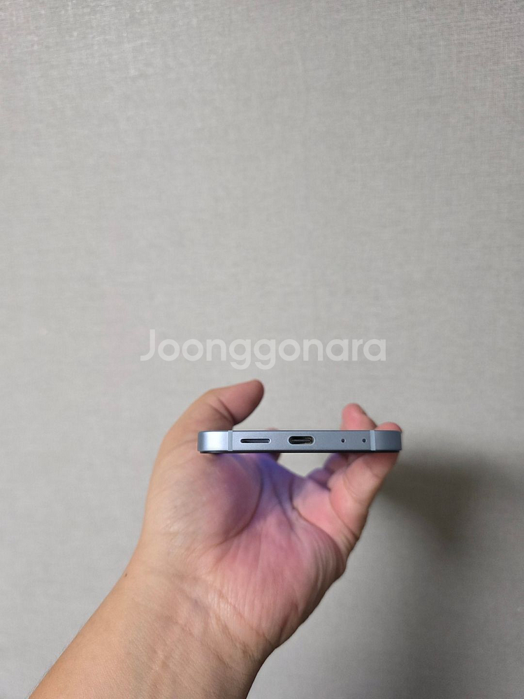 갤럭시 Z플립6 블루 256기가 SS급 팝니다--5