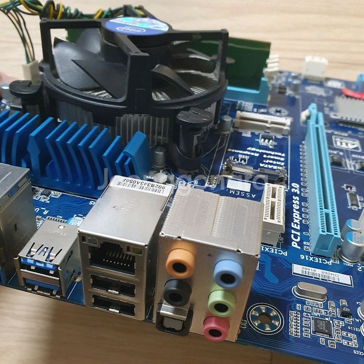 몽땅다 인텔i5-2500k +z77 메인보드 + 8gb--2