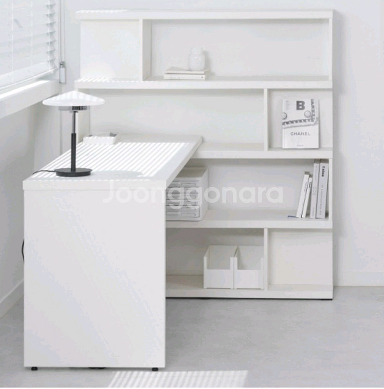 화이트 책상(컴퓨터 책상 1개+책꽂이 선반 2개)--1