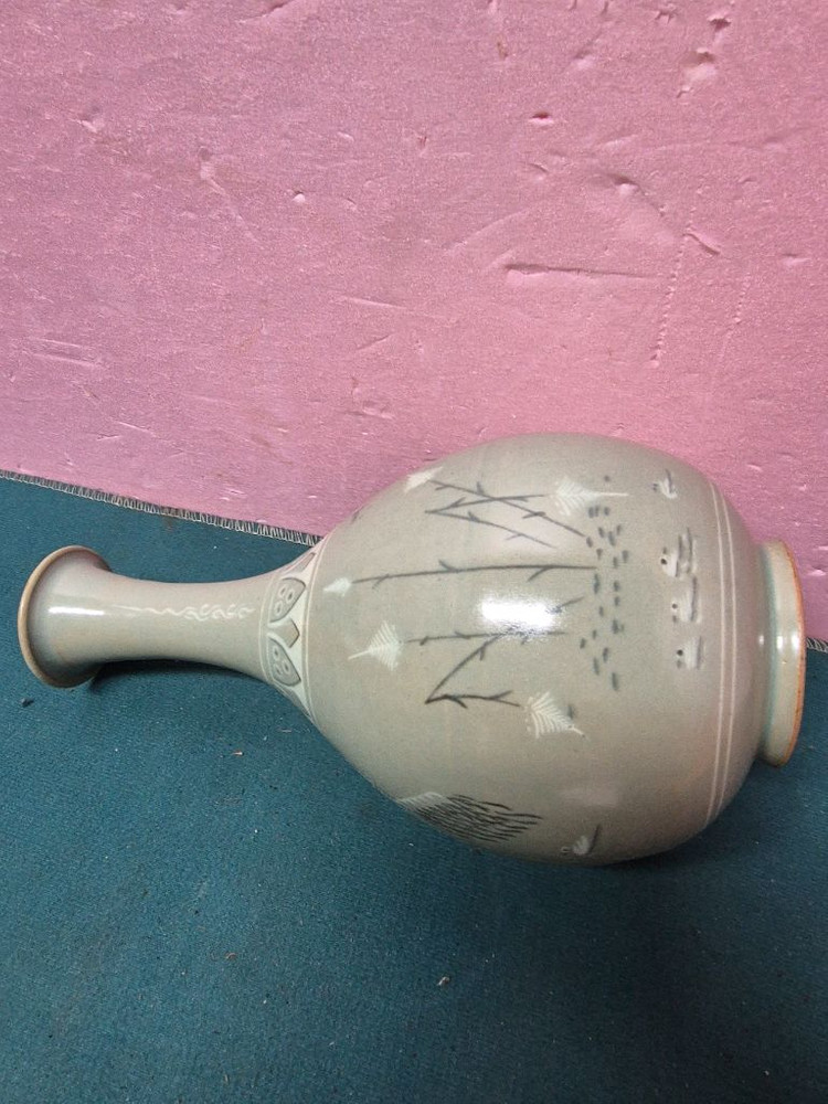 강진청자주병(버드나무문) 이미지