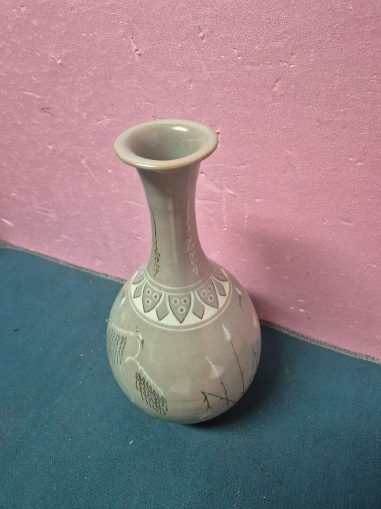 강진청자주병(버드나무문) 이미지