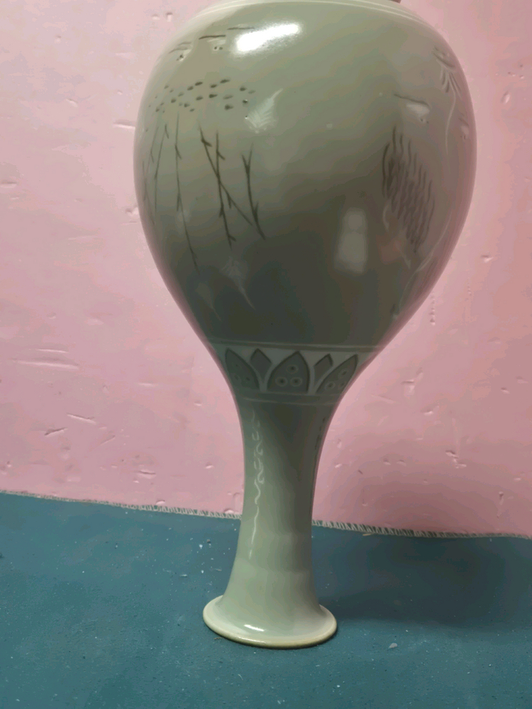 강진청자주병(버드나무문) 이미지