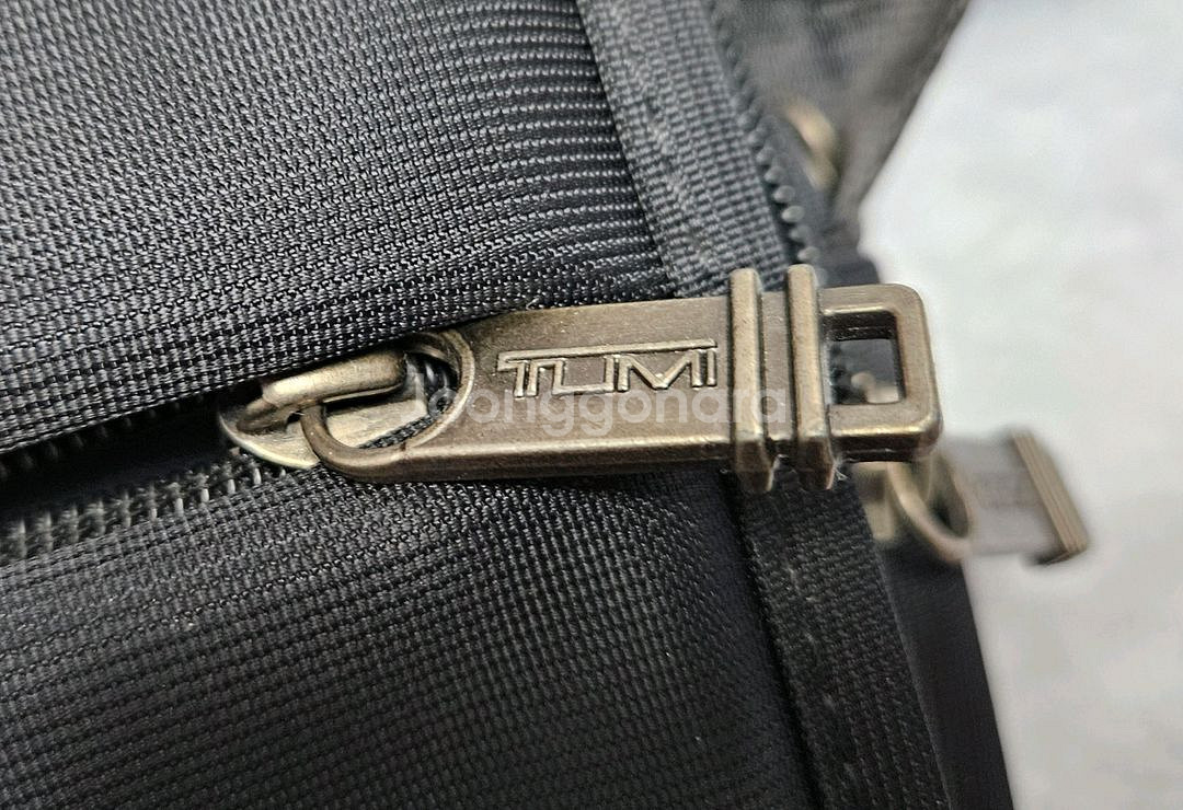 Tumi 투미 튜미 크로스백 핸드백 백 가방 22x24--2