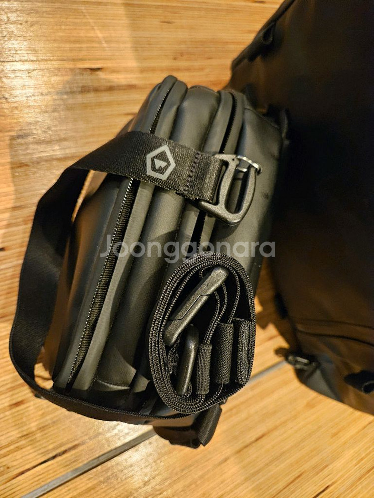 WANDRD 테크 파우치 라지 사이즈 팝니다.--1