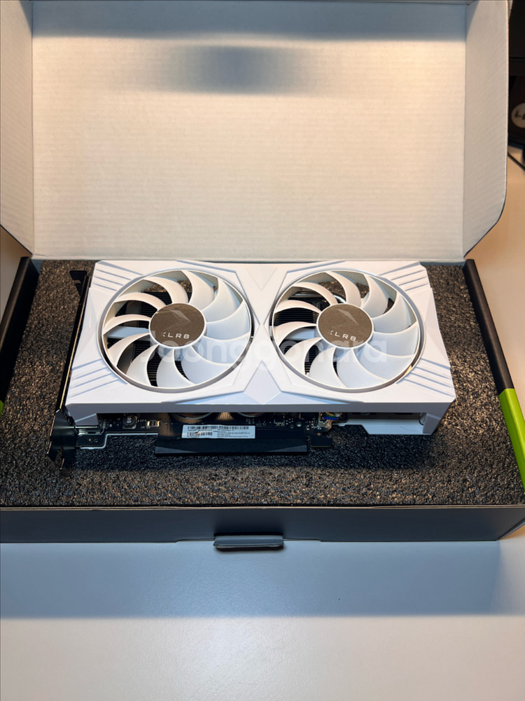 보증O)PNY RTX 4060 OC 화이트--0