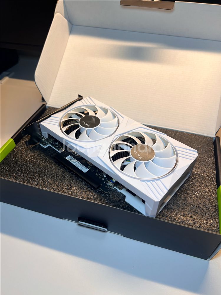 보증O)PNY RTX 4060 OC 화이트--1