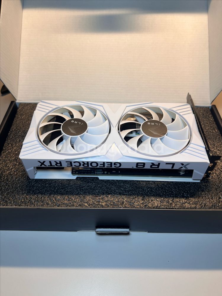 보증O)PNY RTX 4060 OC 화이트--2