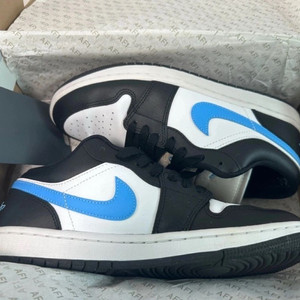 255 조던1로우 블랙 유니버시티 블루