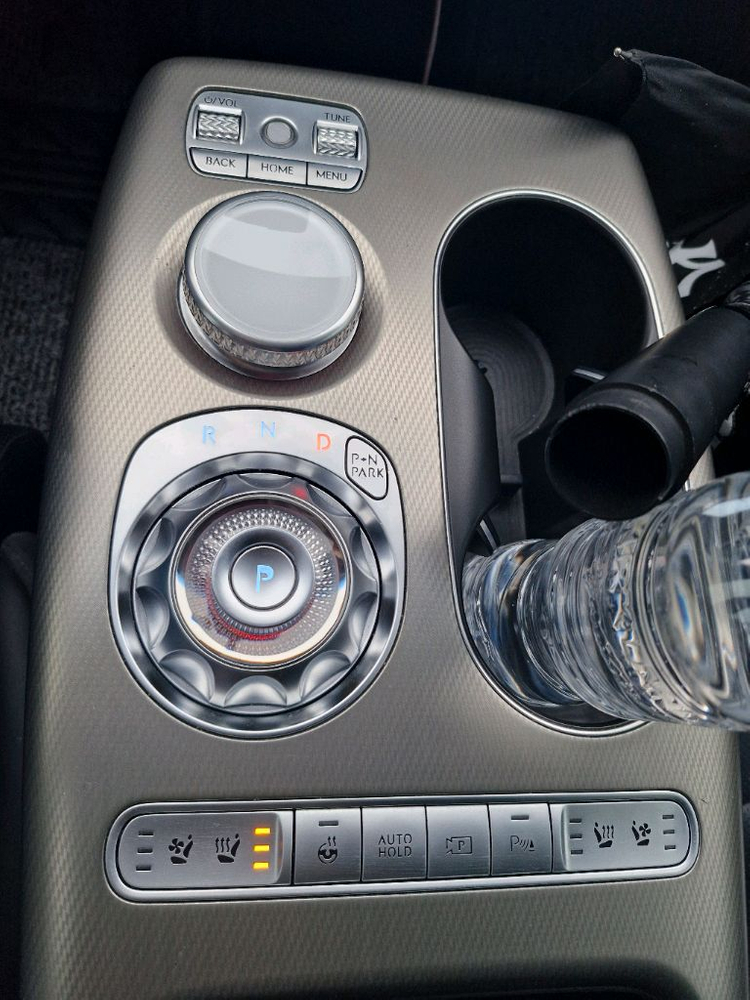 제네시스 gv60 이미지