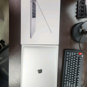 맥북 프로 2019 15인치 i9 16GB 512GB