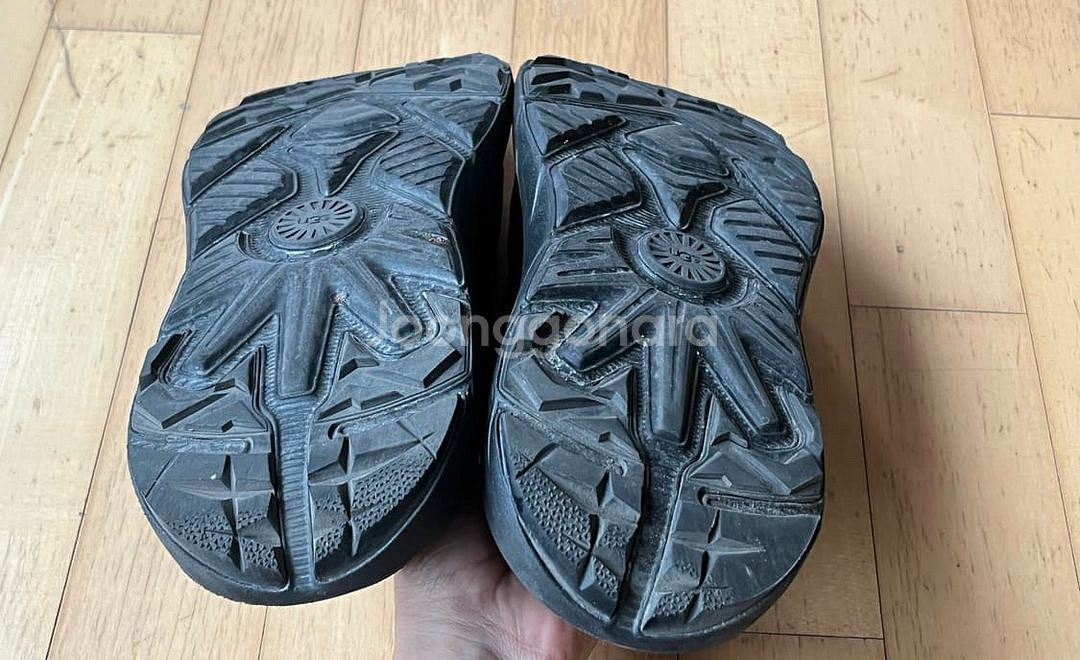 ugg 화이트 마운티어링 265--4