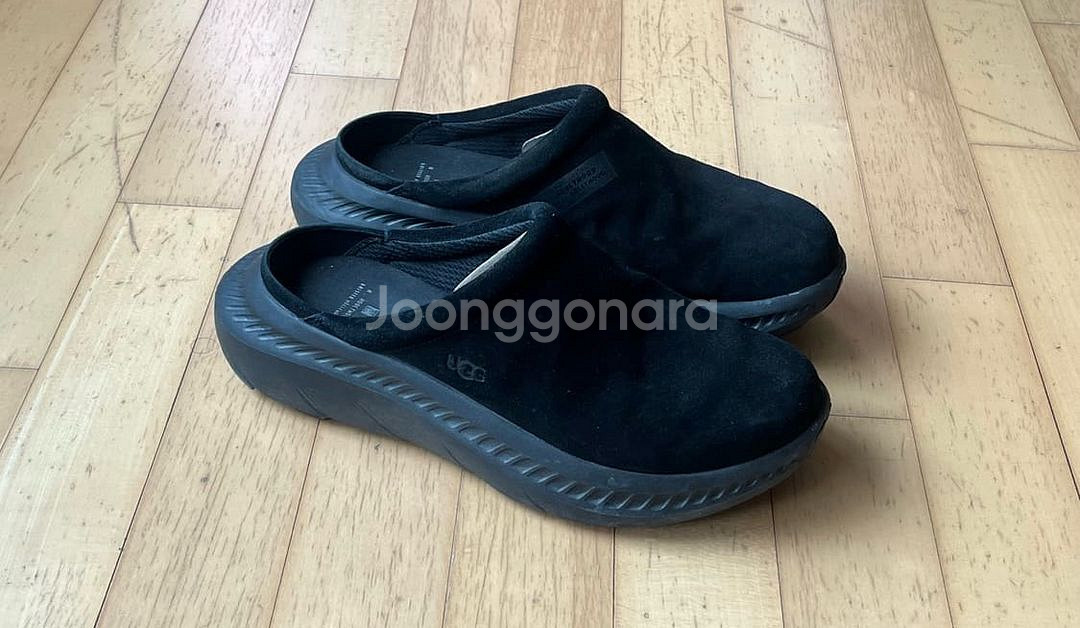 ugg 화이트 마운티어링 265--2