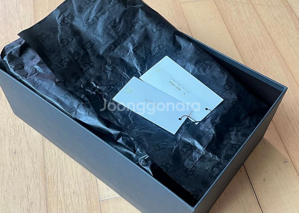 ugg 화이트 마운티어링 265--6