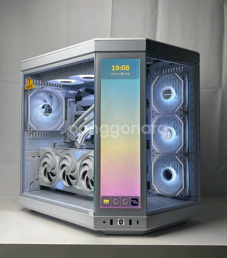 9800X3D 5070Ti X870 Y70 터치 화이트--4