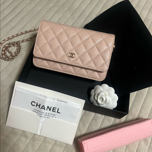 샤넬 핑크베이지 클래식 WOC 급처