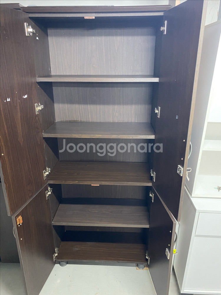 4문 수납장 책장 판매합니다--1