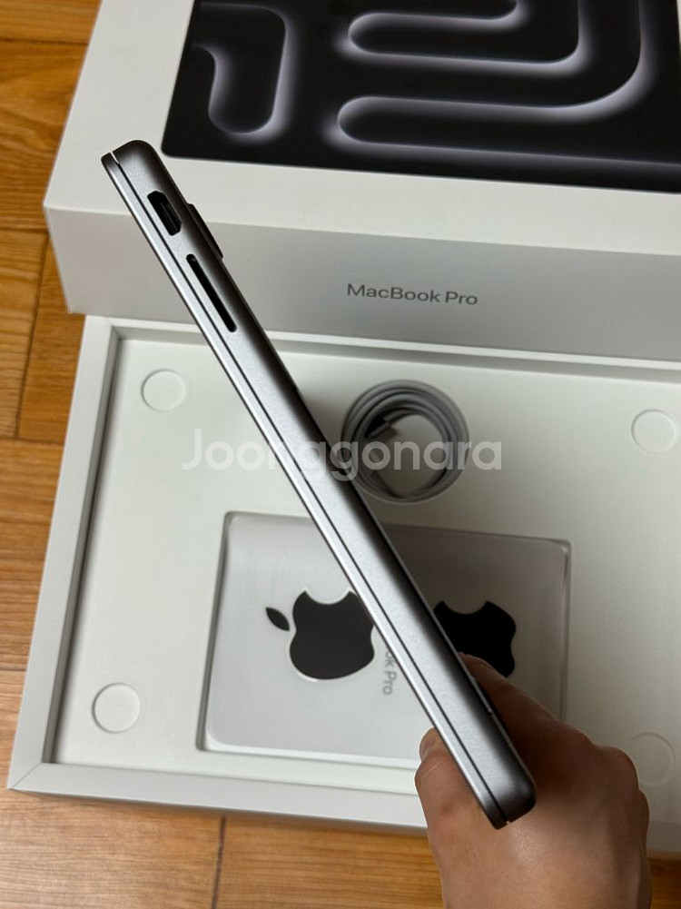 맥북 14인치 M3 프로 16gb 1TB--5