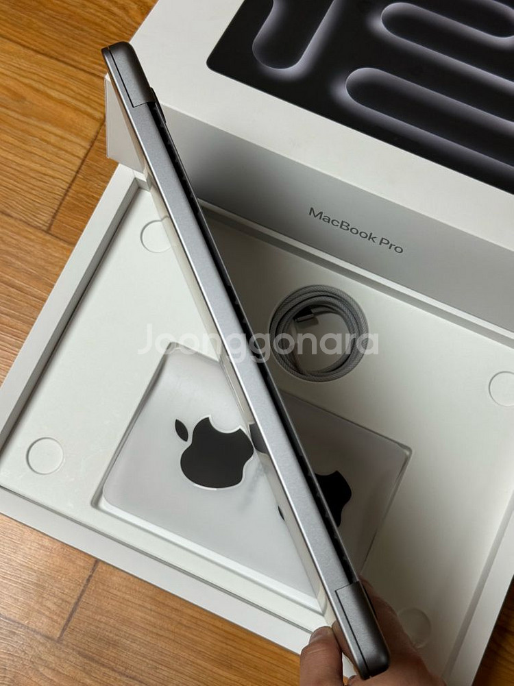 맥북 14인치 M3 프로 16gb 1TB--4