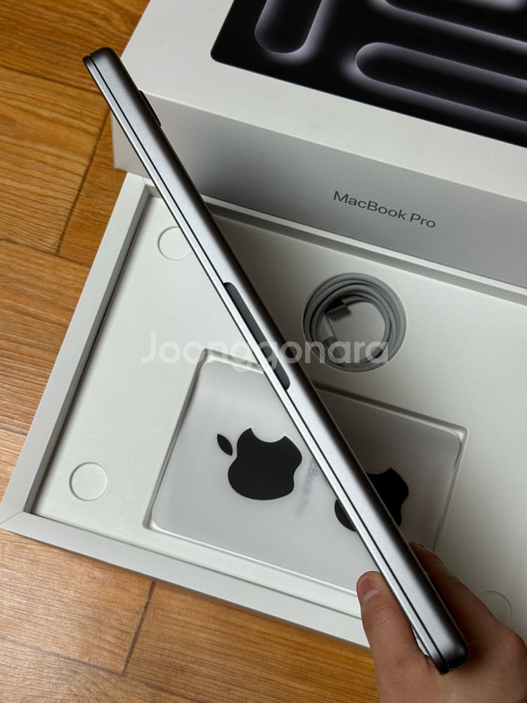 맥북 14인치 M3 프로 16gb 1TB--6