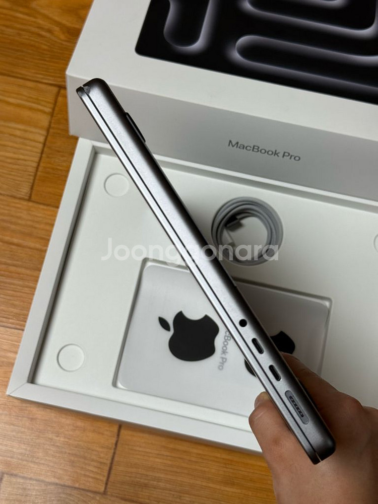 맥북 14인치 M3 프로 16gb 1TB--7