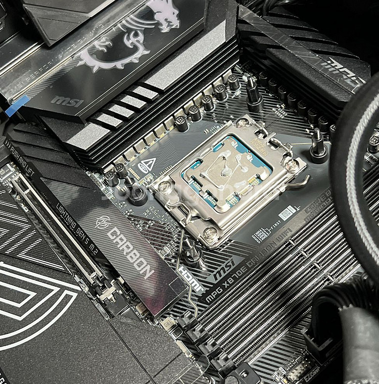 9800x3d x870e 4070ti 리안리 LCD--4