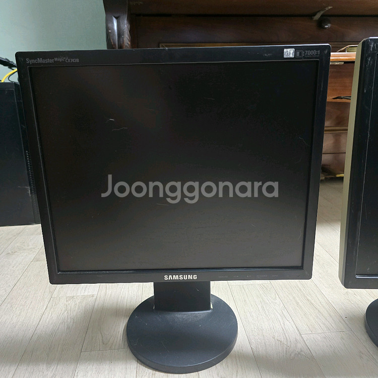 모니터 본체 여러 대 있어요~--3
