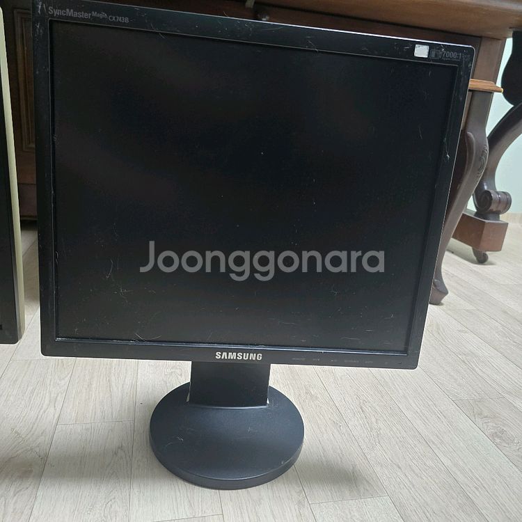 모니터 본체 여러 대 있어요~--2