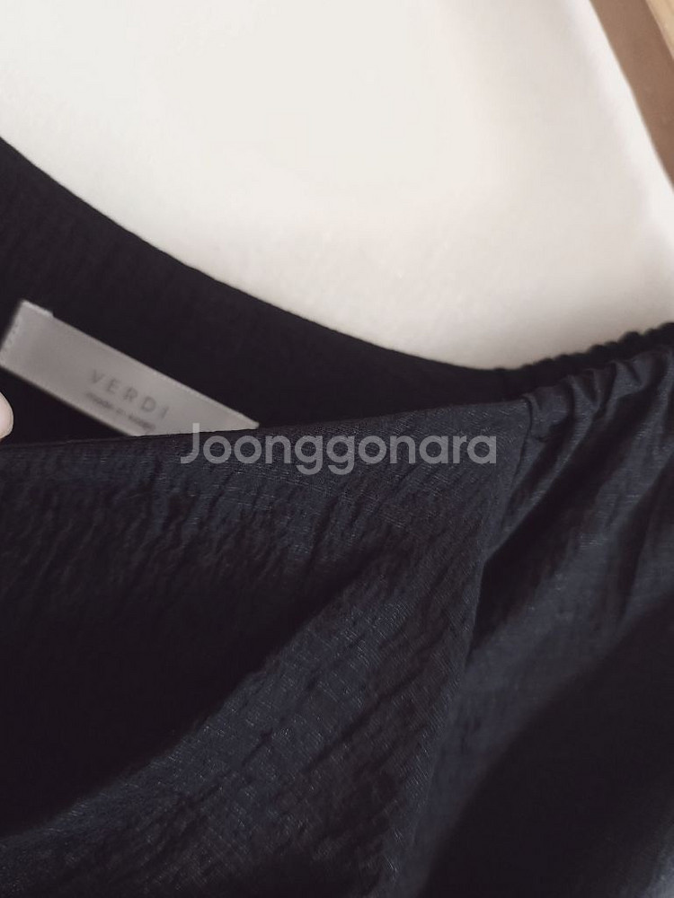 스퀘어넥 벌룬소매 블라우스 (핏,원단좋아요)--3