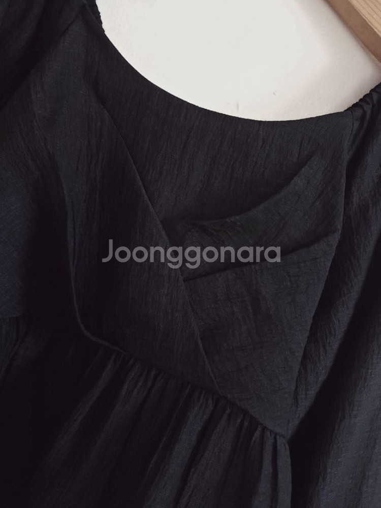 스퀘어넥 벌룬소매 블라우스 (핏,원단좋아요)--4