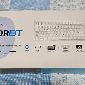 레오폴드 np900rbt 적축 판매합니다.