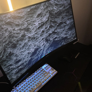 컴퓨터판매합니다(모니터,키보드,마우스,모니터암 포함)