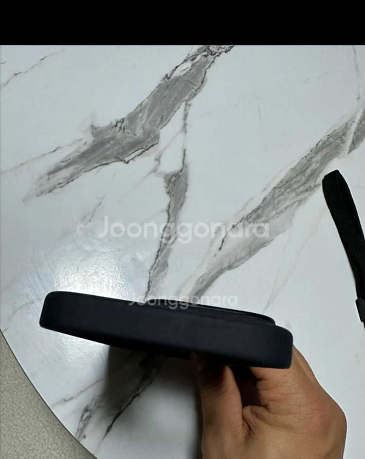 아이폰14프로 미드나잇 정품 실리콘케이스 팝니다--3