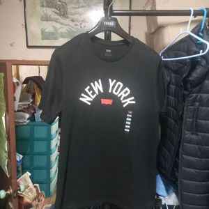 [리바이스](새제품)뉴욕레터링 프린팅 반팔 라운드넥 L