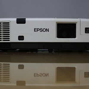 엡손 EB-1913 4000안시 중고빔프로젝터